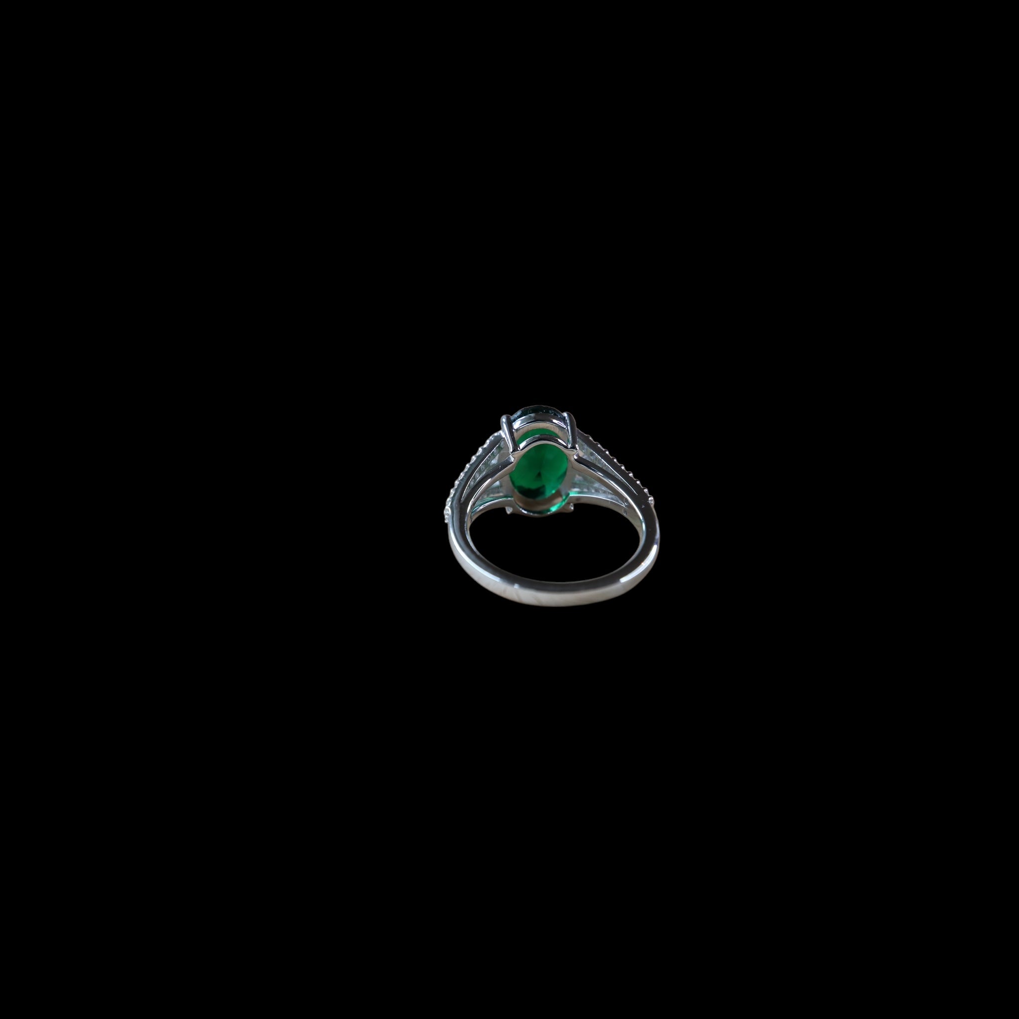 Bague verte avec zirconium
