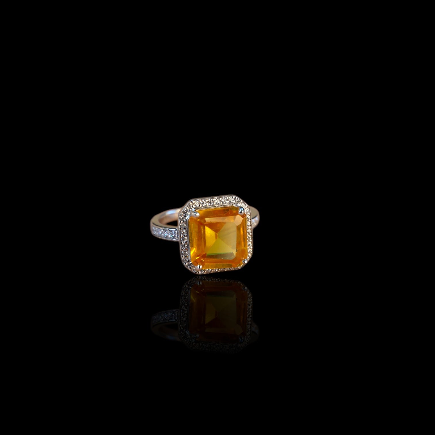 Bague en citrine 
, argent 925. Bague Soleil d'Or