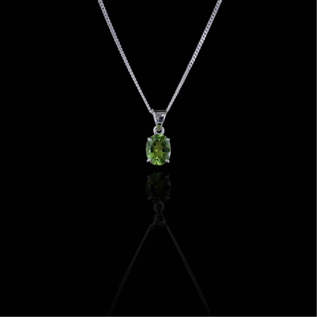 Collier "Sang de Peridot" pendentif argent 925 et pierre de Peridot