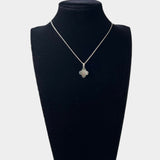 Collier fleur de nacre grise