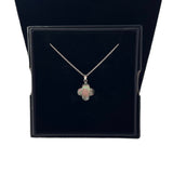 Collier fleur de nacre grise