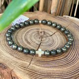 Bracelet pyrite avec croix nacre 6mm