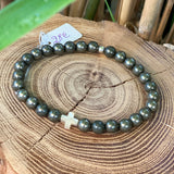 Bracelet pyrite avec croix nacre 6mm