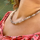 Collier en agate gris