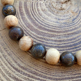 Bracelet en bronzite et bois de sental
