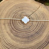 Bracelet en argent avec fleur en nacre