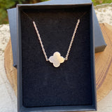 Collier chaine en argent fleur en nacre