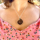 Collier "véritable fossil"